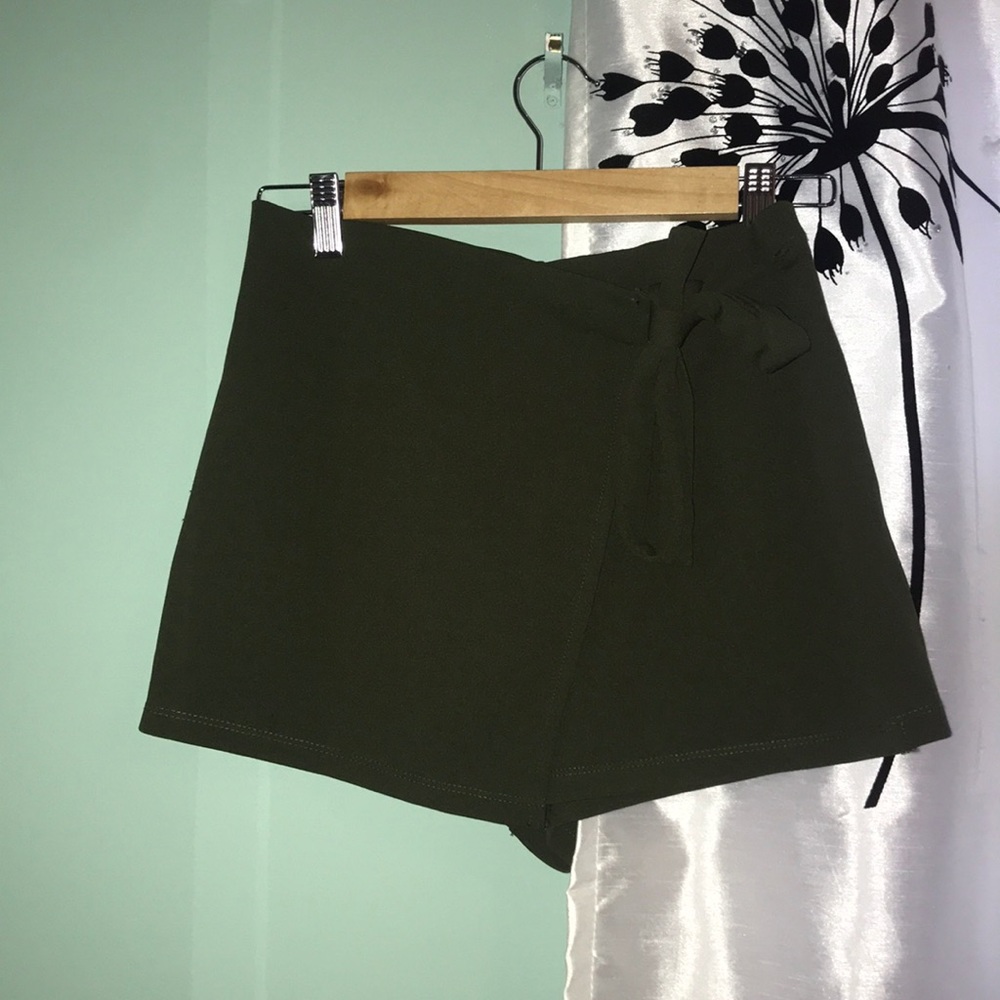 Olive green squart with tie